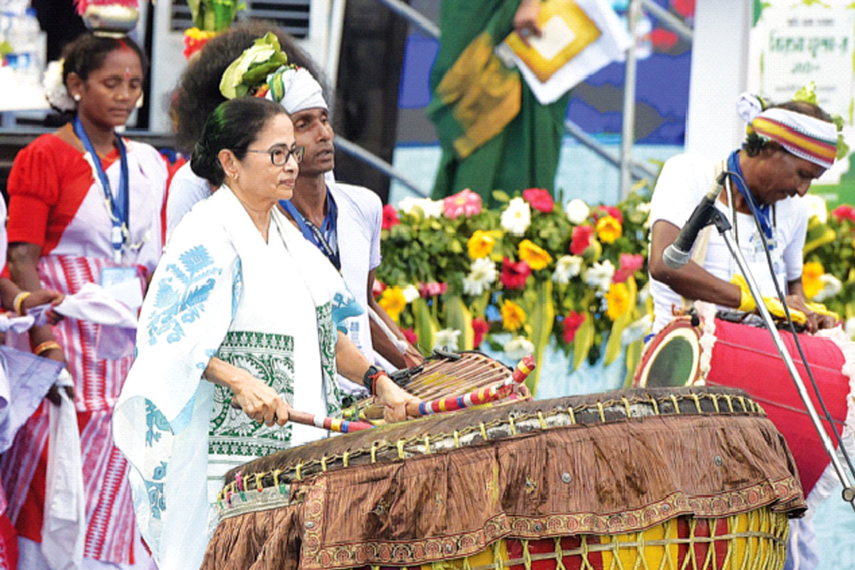 রক্তাক্ত জঙ্গলে শান্তি এনেছি : মমতা