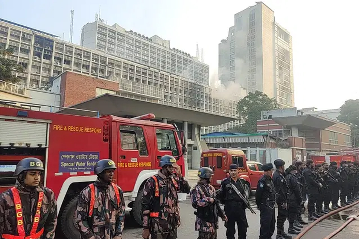 বাংলাদেশের সচিবালয়ে বিধ্বংসী অগ্নিকাণ্ড, একজনের মৃত্যু