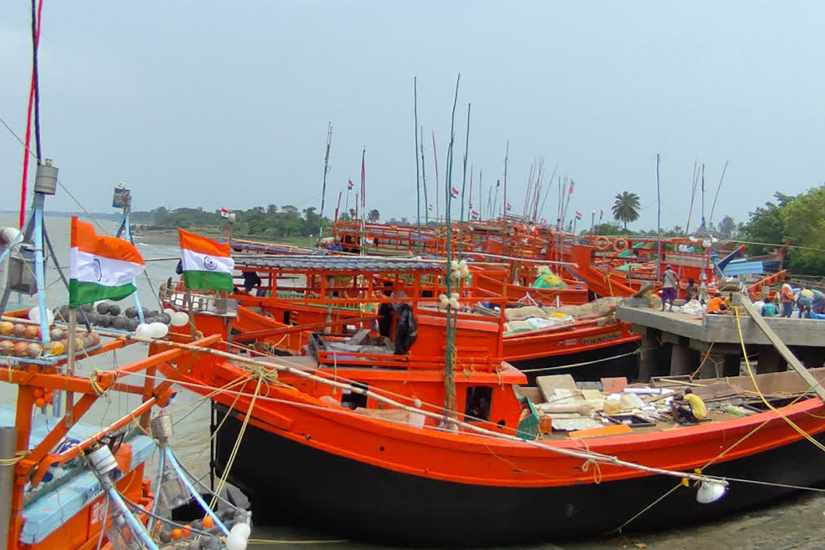 বাংলাদেশে আটকে থাকা ৯৫ জন মৎস্যজীবীকে ফিরিয়ে আনতে উদ্যোগী রাজ্য