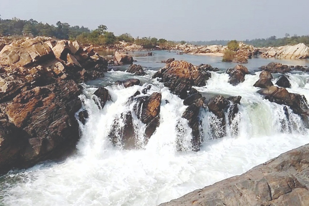 ছুটির মেজাজে কেওনঝাড়ে