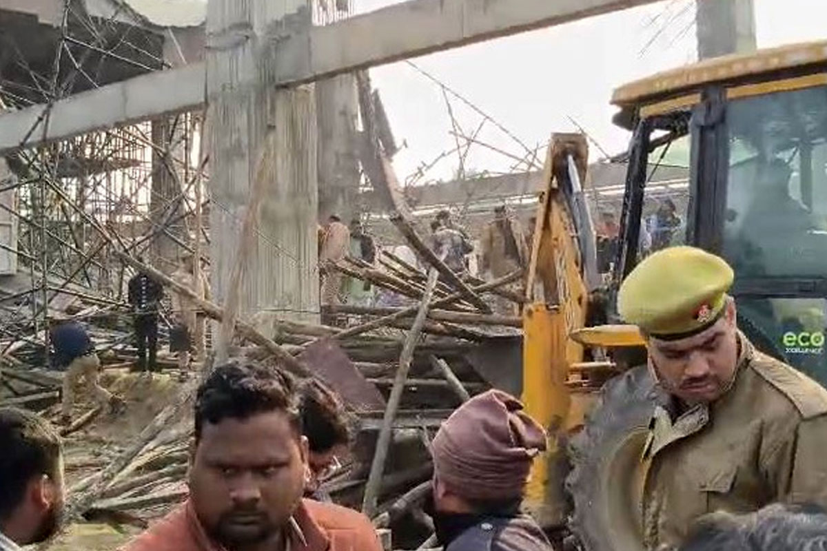 কনৌজ রেলস্টেশনে ভেঙে পড়ল নির্মীয়মাণ ভবন, জখম বহু শ্রমিক